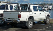 2002-2005 Toyota Hilux (VZN167R) SR5 4-door utility 01