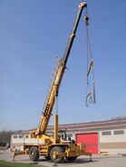 1980s COLES Husky RT36 4WD Yardcrane