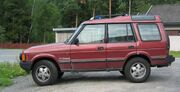 Land Rover Discovery SI maroon side