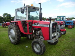 MF 590 at Driffield-P8100536