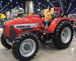 Mahindra 8560 Turbo MFWD-2009.jpg