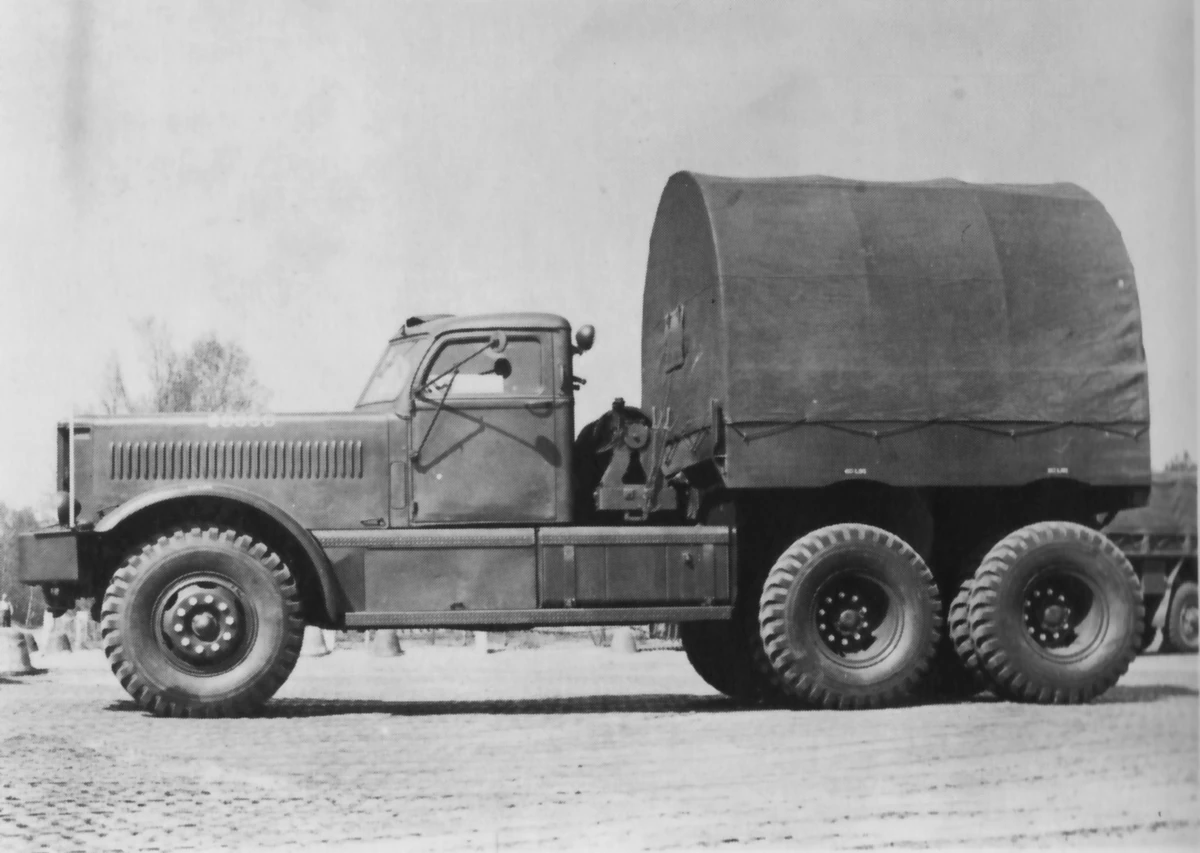 King and (&) Country DD318 The Diamond T Tank Transporter Set
