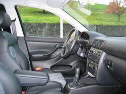 File:SEAT Leon Mk2 interior passenger view.jpg - Wikimedia Commons