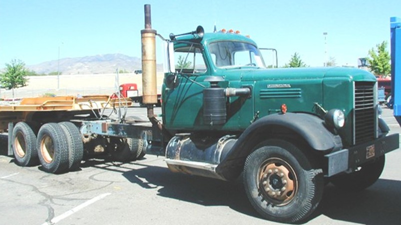 洋書 INTERNATIONAL TRUCKS Steve Kamysiak's 1980 International 4070B Zeeland Freight