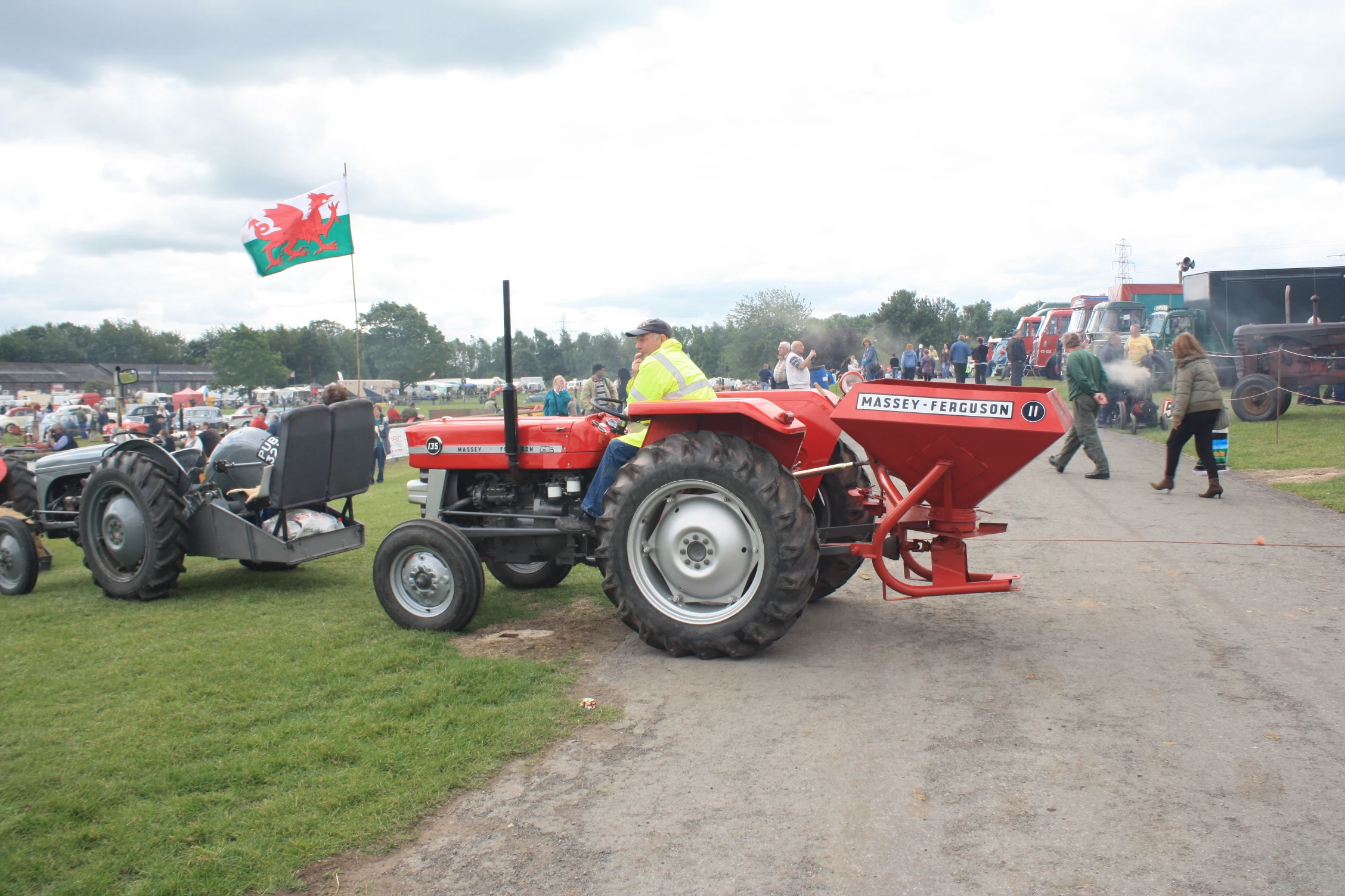 Massey Ferguson Fertiliser Spreader Range Tractor Construction Plant Wiki Fandom Massey Ferguson Fertiliser Spreader Range Tractor Construction Plant Wiki Fandom