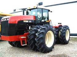 Buhler Versatile 2375 4WD - 2004.jpg