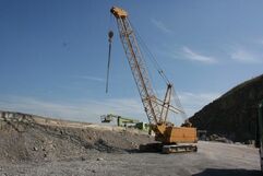 A 1980s JONES 971C crawlercrane working in a Welsh quarry