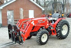 Branson 4520R MFWD-2011.jpg