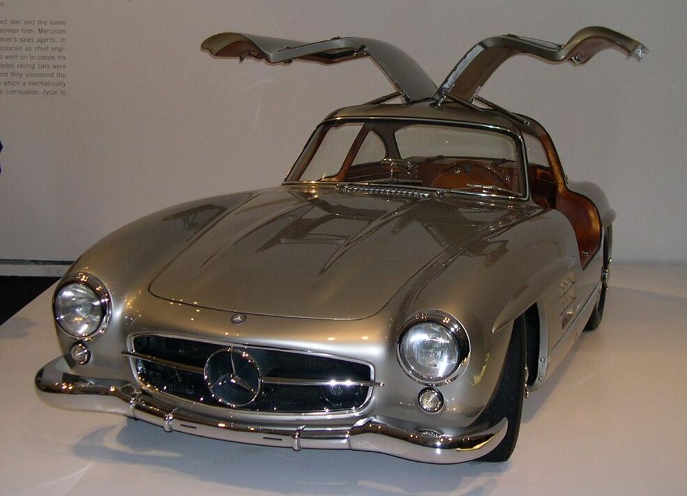 洋書 Mercedes-Benz 300SL: History The History of the Mercedes 300SL Gullwing - YouTube