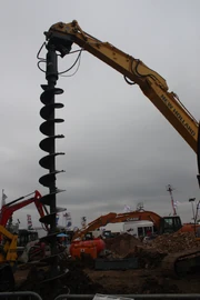 Auger attachment on New Holland excavator - IMG 8277