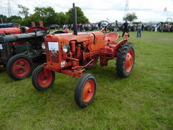 Allis-Chalmers D-270 - Perkins - at Astwood Bank 08 - P6150258