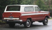 Jeep Cherokee SJ 2-door tan+white r