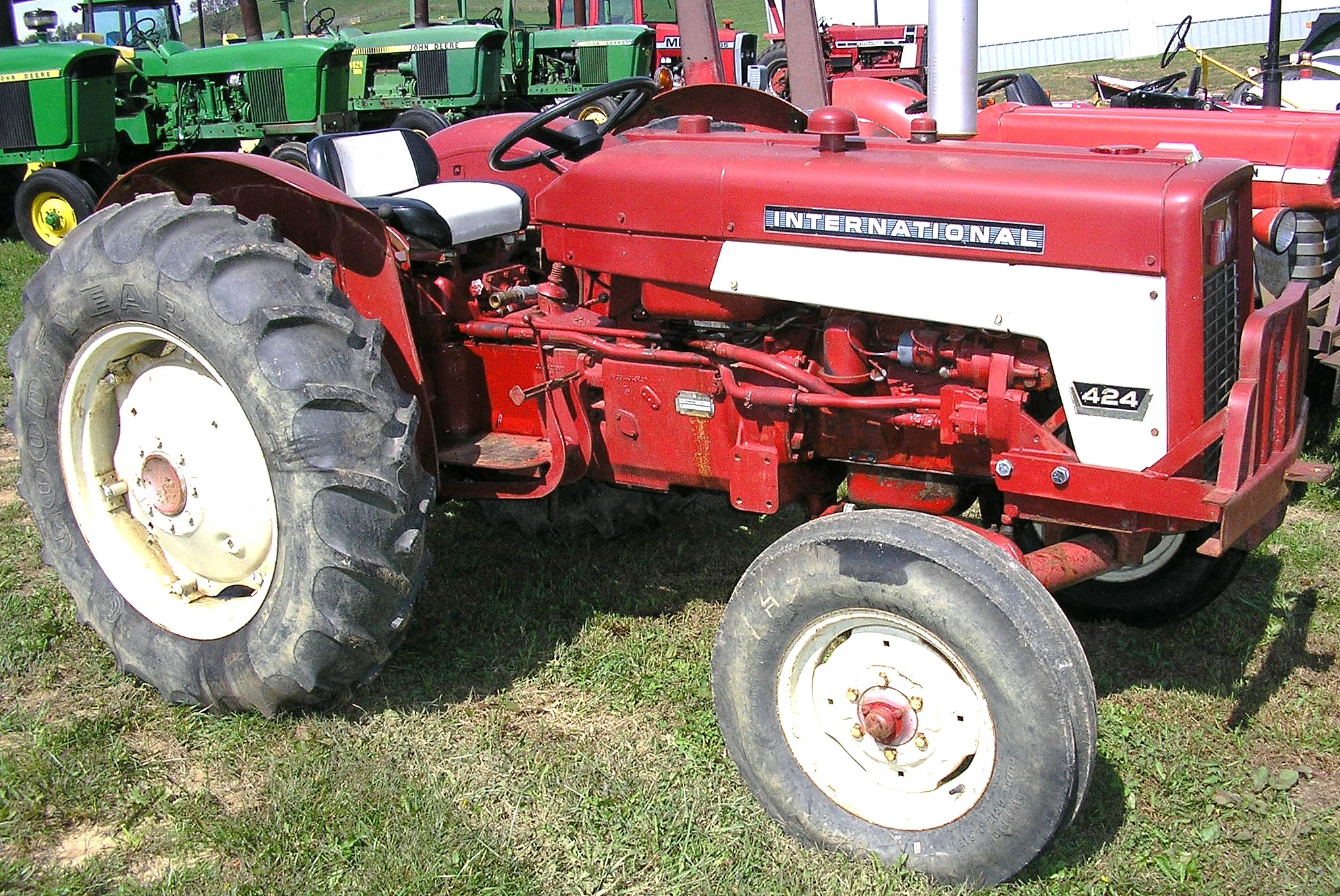 International Harvester 424 | Tractor & Construction Plant Wiki