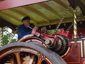 Len Crane at the controls of Burrell no. 2950 - "Endurance"