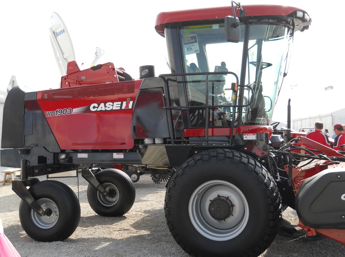 Case kilowatt. Косилка самоходная Case IH wd1904. Косилка самоходная Case IH WD 1204. Самоходная косилка Case WD 1203. Комбайны кейс WD 1504.