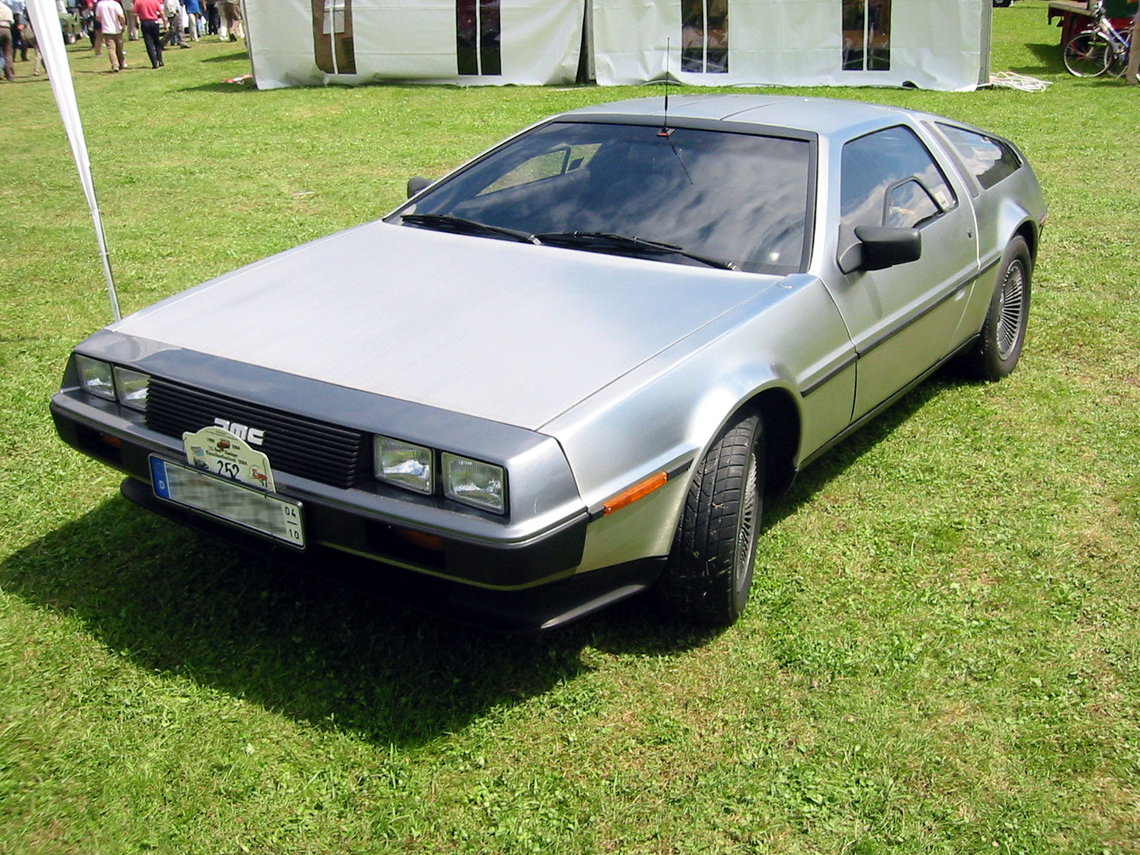 DeLorean time machine - Wikipedia