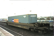 A picture of a P&O Nedlloyd inter-modal freight well car at Banbury station in the year 2001