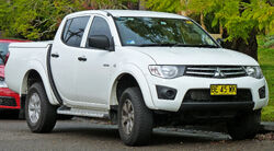 2009-2011 Mitsubishi Triton (MN) GL-R 4-door utility 01