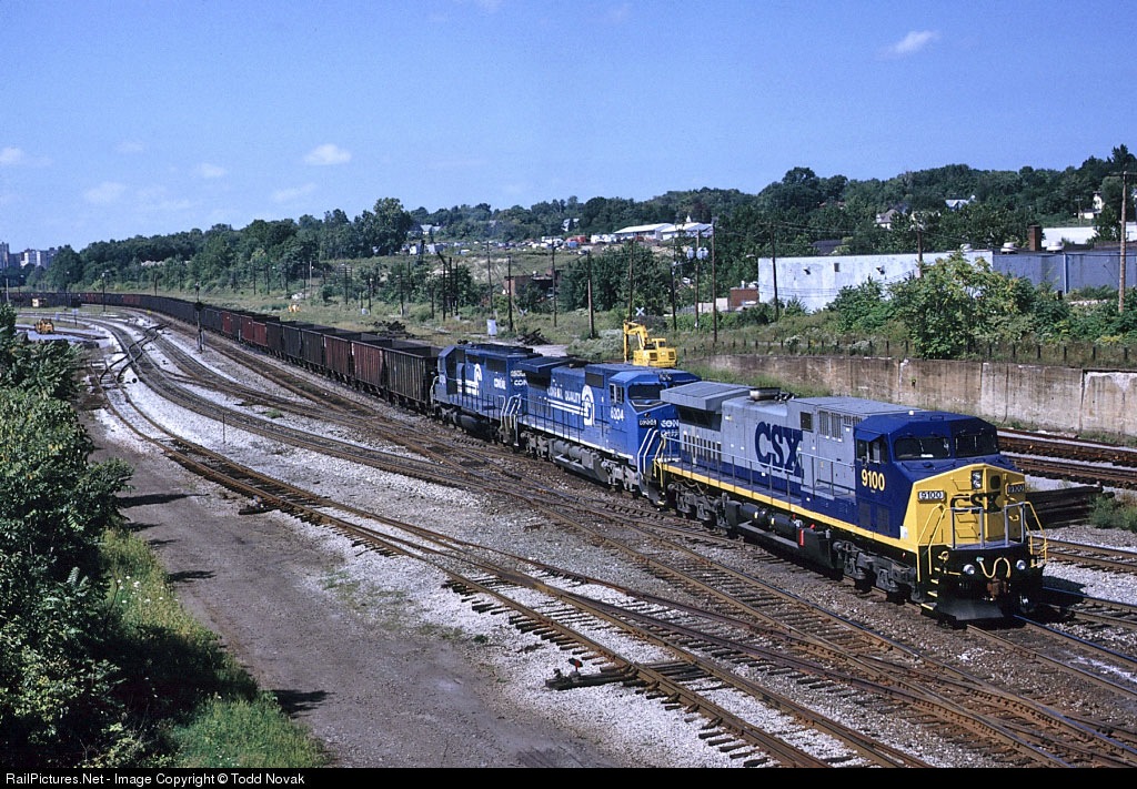 CSX Railroad AC4400CW #6 With a Coal Train Water Bottle