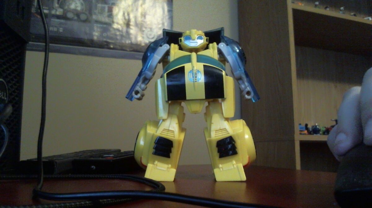 Bumblebee (Rescue Bots Universe) | Transformers Generation 7 Reboot