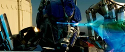 Optimus Prime in het bezit van de bril.