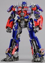 Dotm-optimusprime-toy-dmk-1