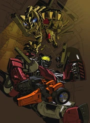  набрасывается на Рикошета.