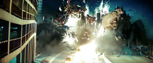 Rotf-optimusprime&demolishor-film-battle