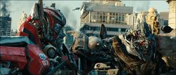 Dotm-sentinelprime&megatron-film-chicago.jpg