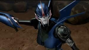 I was watching transformers prime and noticed that arcee had a different  chest plate design in the episode with the energon harvester : r/ transformers