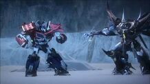 Transformers Prime (Beast Hunters) Optimus Prime vs Predaking