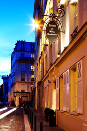 Hotel-charme-relais-montmartre-facade-paris