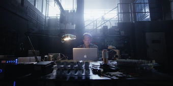 Simon builds the deep web communications network for future Travelers