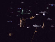 Die Flotte greift die Plattformen an