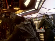 Die Jem'Hadar und Cardassianern prügeln sich im Quark´s