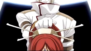 神秘男孩手中的红发女孩