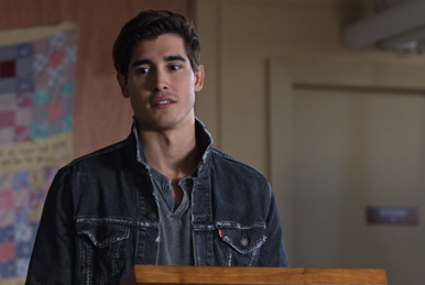 Who Plays Luka On 'Trinkets'? Henry Zaga Was Low-Key In Another Huge  Netflix Show
