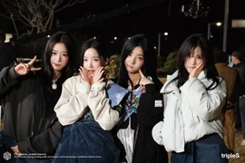 (with ChaeYeon, SoHyun & Sullin)