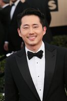 Steven-Yeun-at-SAG-Awards-2017