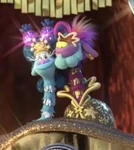 Happy parents-to-be King Quincy and Queen Essence, with Essence carrying their eggs in her hair right before one of them got snatched.