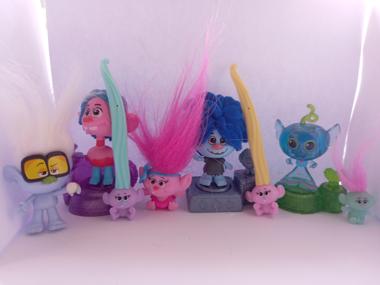 Trolls Trollstopia Surprise Hair Mini-Figures Wave 1 Case