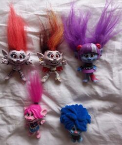 Hasbro Play-Doh Trolls Poppy World Tour Rainbow Hair Styling Toy