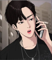 Seojun answers the unknown number.