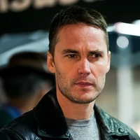Paul Woodrugh (Taylor Kitsch)