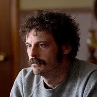 Tom Purcell (Scoot McNairy)