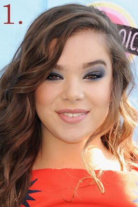 Hailee-Steinfeld-TCAS- 2013