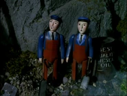 חבית "הסולר האיכותי ביותר" נראית מאחורי הפועל