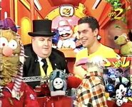 The Fat Controller (Simon Fisher-Becker) with puppets Soky and Dustin the Turkey on Den2 on 30 April 1999. (YouTube)