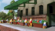 The platform decorated with gnomes