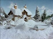 雪に埋もれた別荘（未公開シーン）